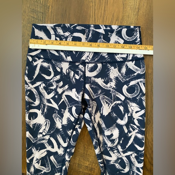 Lululemon Wunder Under Legging women’s 10 Graffiti  Antoinette Navy Hi Rise Crop - Picture 5 of 13